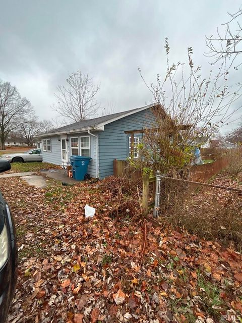 Tiny photo for 1607 E 36Th Street, Marion, IN 46953 (MLS # 202542326)