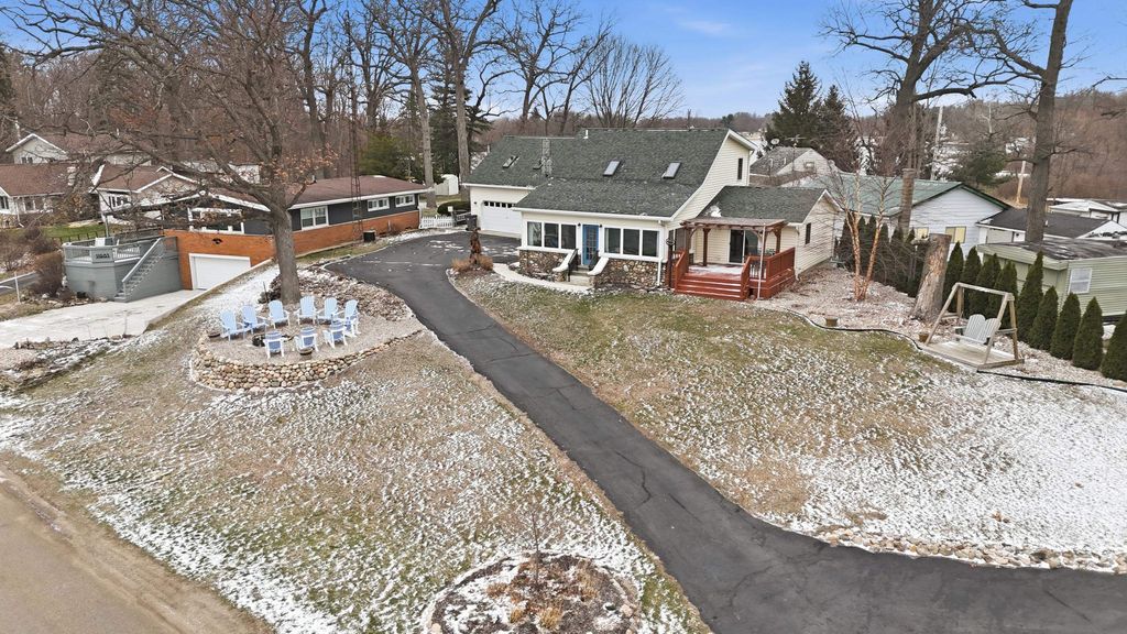 Photo of 11995 E 600 N, Orland, IN 46776 (MLS # 202612649)