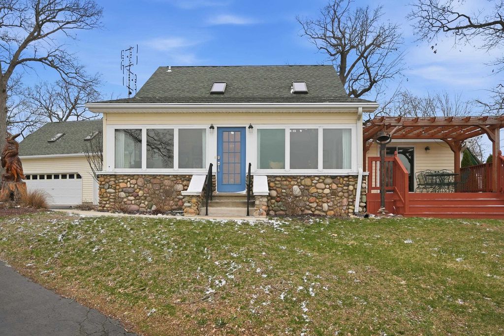 Photo of 11995 E 600 N, Orland, IN 46776 (MLS # 202612649)