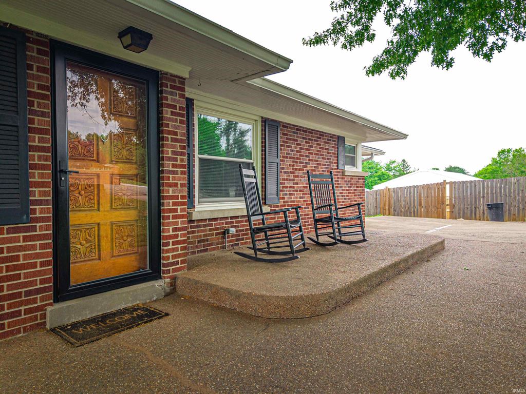 Photo of 5206 Bridgeview Drive, Evansville, IN 47712 (MLS # 202615857)