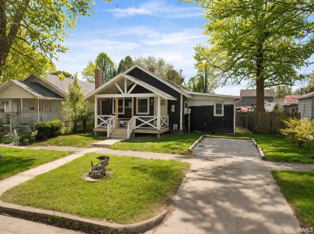 Photo of 1617 W 3rd Street, Marion, IN 46952 (MLS # 202612220)