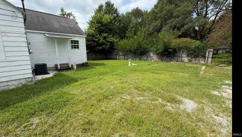 Tiny photo for 1008 E Spraker Street, Kokomo, IN 46901 (MLS # 202633890)