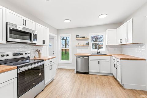 Tiny photo for 1434 E 4th Street, Mishawaka, IN 46544 (MLS # 202612061)