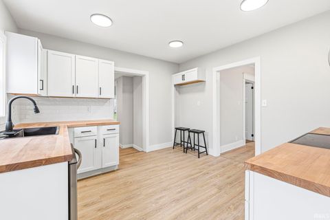 Tiny photo for 1434 E 4th Street, Mishawaka, IN 46544 (MLS # 202612061)