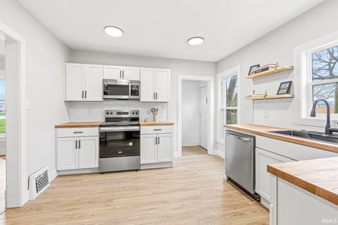 Tiny photo for 1434 E 4th Street, Mishawaka, IN 46544 (MLS # 202612061)