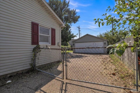 Tiny photo for 712 Windsor Avenue, Evansville, IN 47720 (MLS # 202638877)