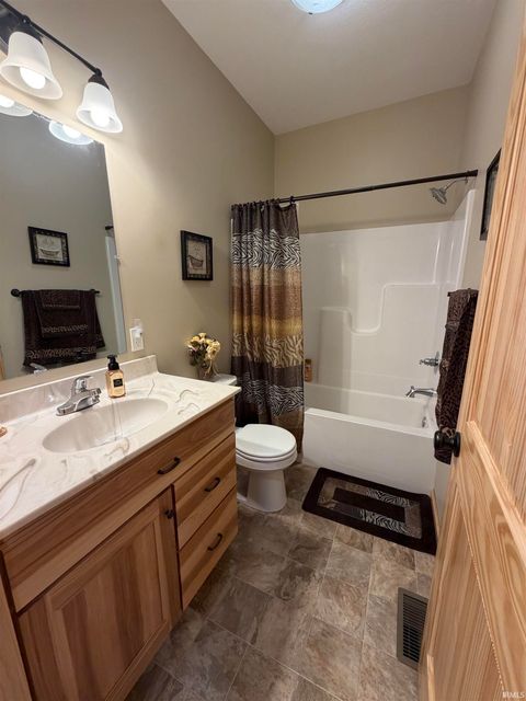 Tiny photo for 724 W Aspen Drive, Haubstadt, IN 47639 (MLS # 202618589)
