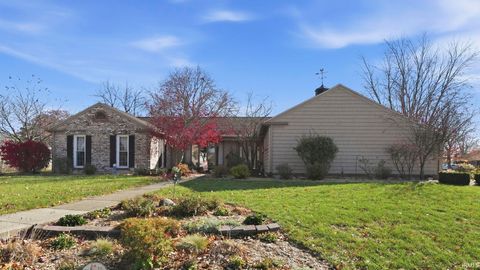Photo of 3106 Marias Drive, Fort Wayne, IN 46815 (MLS # 202546493)