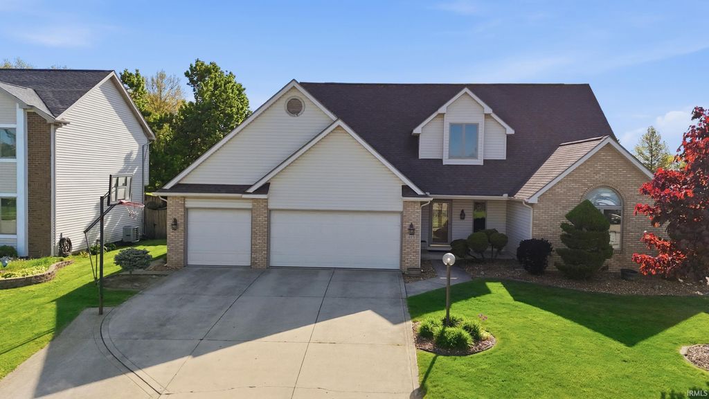 Photo of 415 Ridge Hill Place, Fort Wayne, IN 46804 (MLS # 202616719)