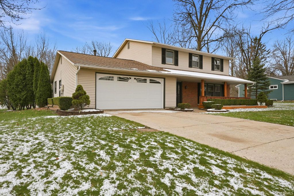 Photo of 4410 Albert Drive, Fort Wayne, IN 46835 (MLS # 202609108)