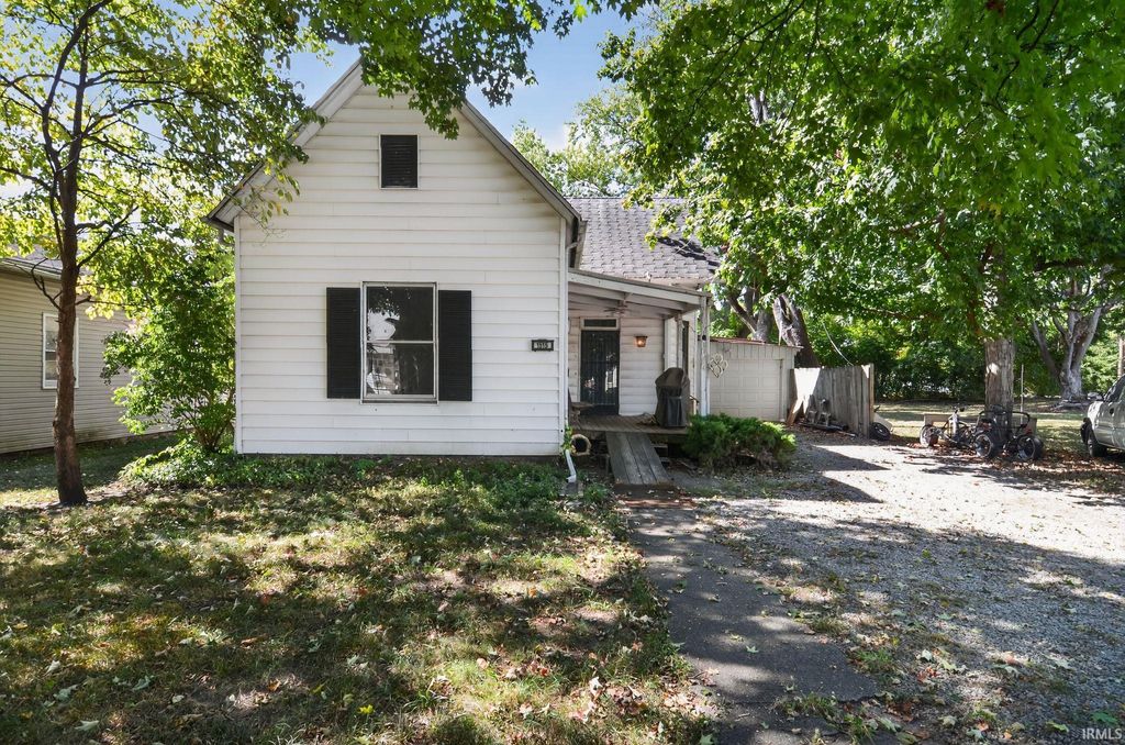 Photo of 1515 S 18th Street, Terre Haute, IN 47803 (MLS # 202540385)