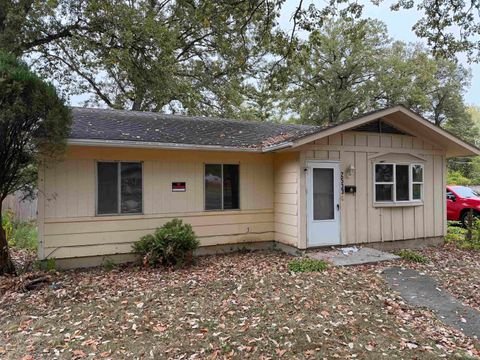 Photo of 2533 Evans Street, Fort Wayne, IN 46806 (MLS # 202543279) Photo of 2533 Evans Street, Fort Wayne, IN 46806 (MLS # 202543279)