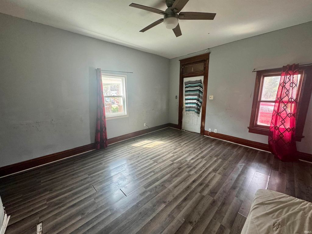 Photo of 615 N Third Avenue, Evansville, IN 47710 (MLS # 202612565)