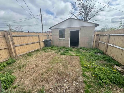 Tiny photo for 615 N Third Avenue, Evansville, IN 47710 (MLS # 202612565)