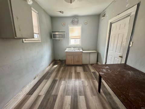 Tiny photo for 615 N Third Avenue, Evansville, IN 47710 (MLS # 202612565)