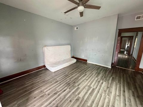 Tiny photo for 615 N Third Avenue, Evansville, IN 47710 (MLS # 202612565)