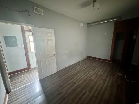 Tiny photo for 615 N Third Avenue, Evansville, IN 47710 (MLS # 202612565)