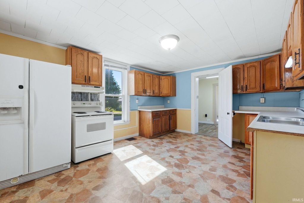 Photo of 601 W Van Buren Street, Columbia City, IN 46725 (MLS # 202619744)