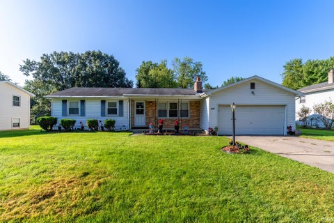 Photo of 6632 Clovercrest Drive, Fort Wayne, IN 46815 (MLS # 202635608)