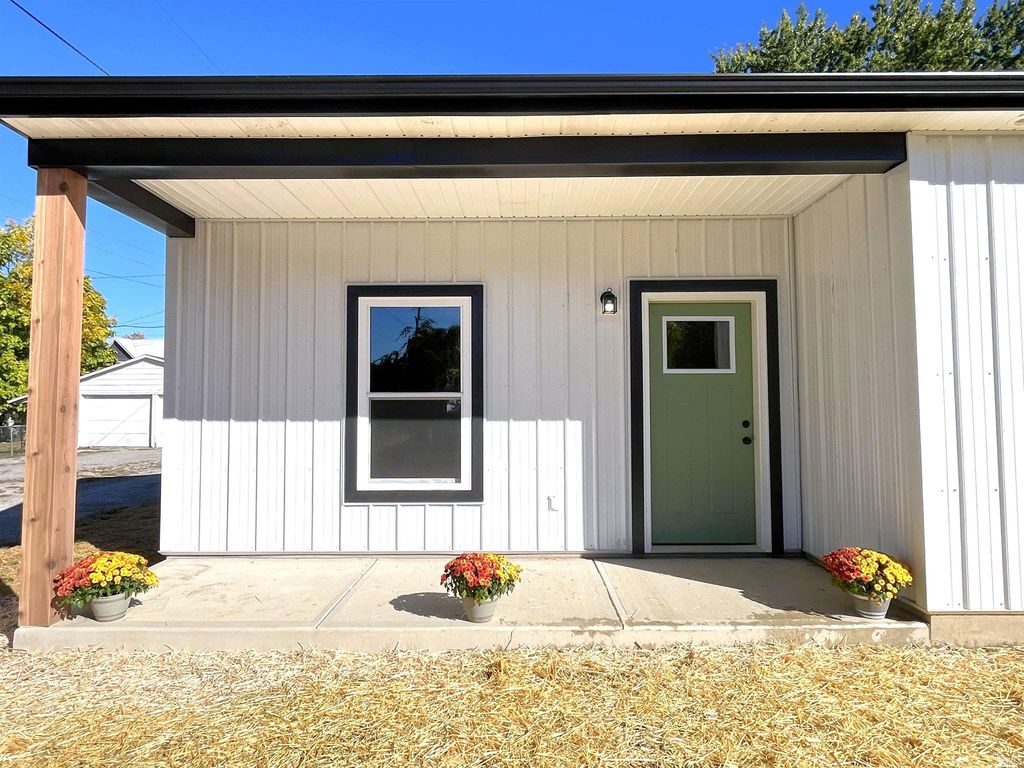 Photo of 508 N Cherry Street, Hartford City, IN 47348 (MLS # 202600679)