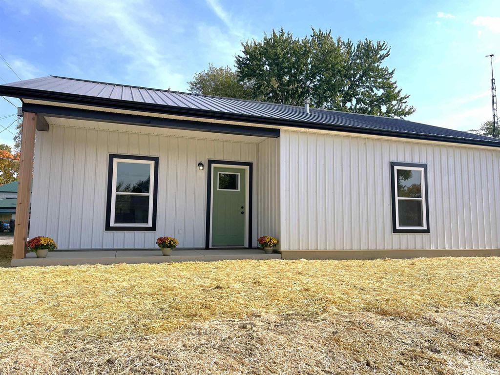 Photo of 508 N Cherry Street, Hartford City, IN 47348 (MLS # 202600679)