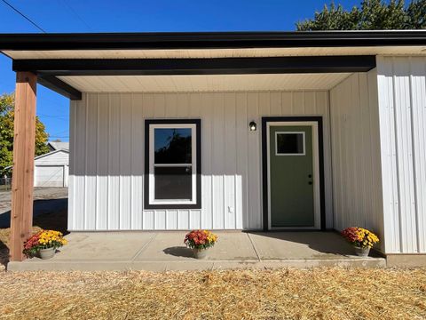 Photo of 508 N Cherry Street, Hartford City, IN 47348 (MLS # 202600679)