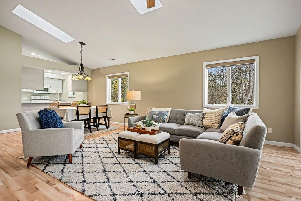 Photo of 800 E Arthur Street #H4, Warsaw, IN 46580 (MLS # 202613259)