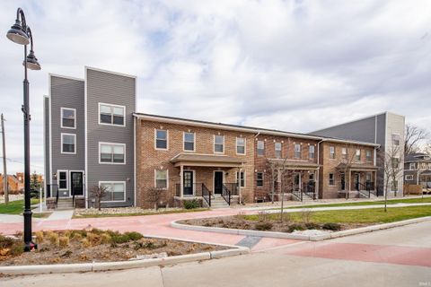 Photo of 748 N Notre Dame Avenue, South Bend, IN 46617 (MLS # 202601124)