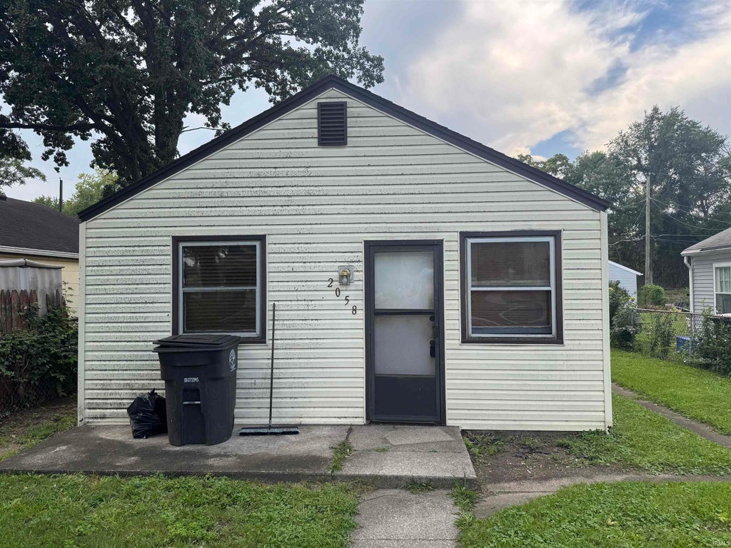 Photo of 2058 Pauline Street, Fort Wayne, IN 46802 (MLS # 202635117)