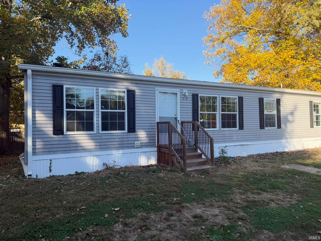 Photo of 510 Short Street, Mulberry, IN 46058 (MLS # 202644677)