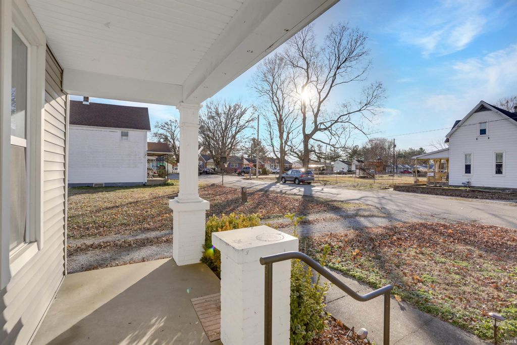 Photo of 1822 Hollywood Avenue, Evansville, IN 47712 (MLS # 202549079)