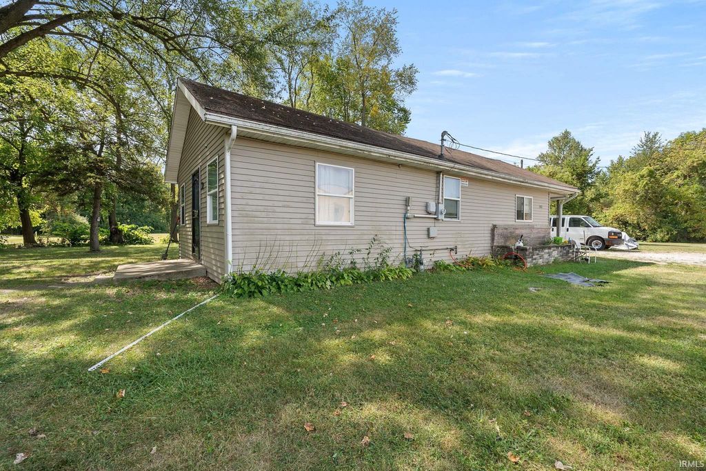 Photo of 2302 Strathmore Street, Fort Wayne, IN 46802 (MLS # 202539817)
