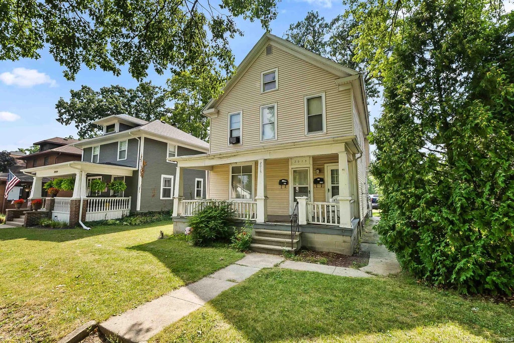 Photo of 2015 Crescent Avenue, Fort Wayne, IN 46805 (MLS # 202631914)