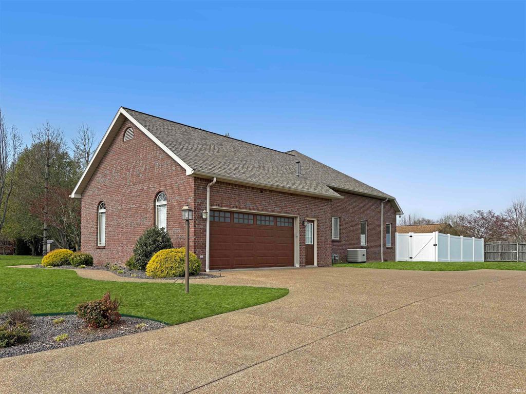 Photo of 1507 Hawthorne Court, Princeton, IN 47670 (MLS # 202611398)