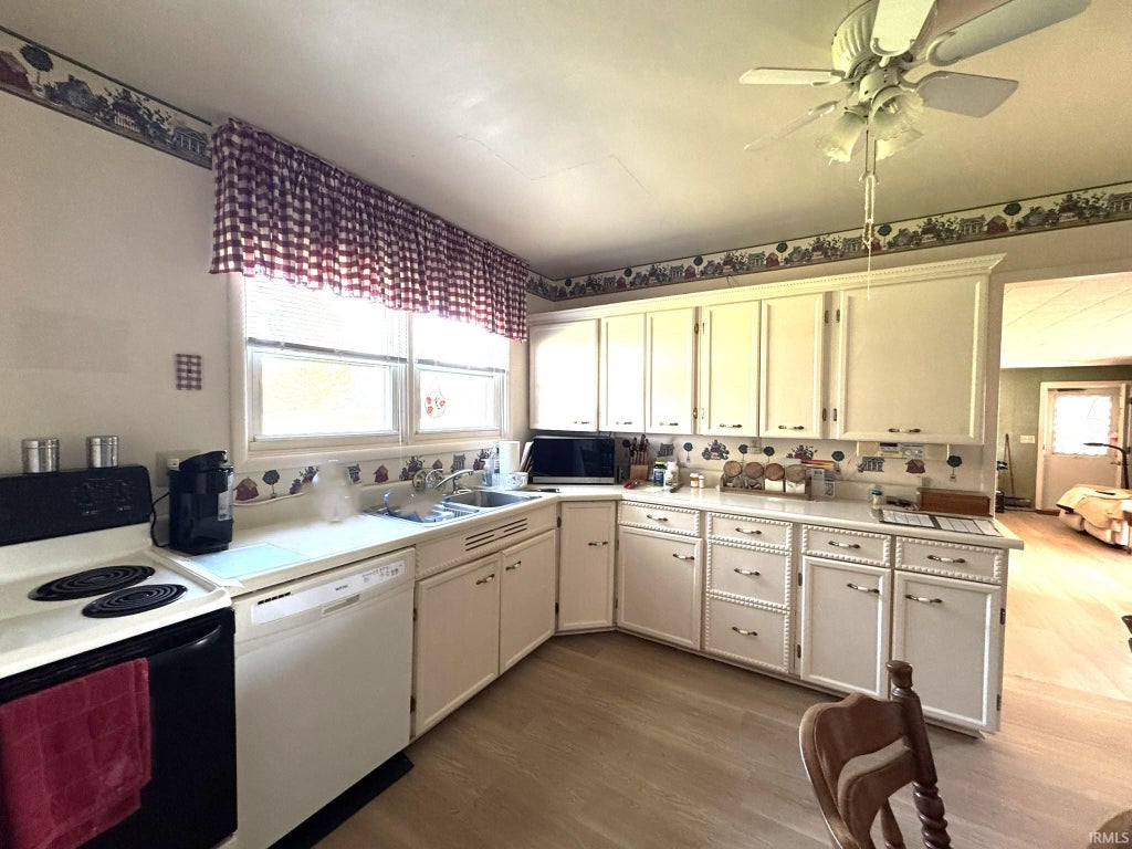 Photo of 492 W 500 N, Marion, IN 46952 (MLS # 202643979)