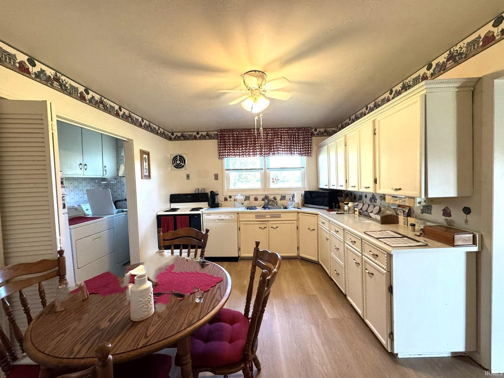 Photo of 492 W 500 N, Marion, IN 46952 (MLS # 202643979)