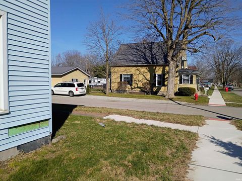 Tiny photo for 328 Jay Street, Rochester, IN 46975 (MLS # 202609602)