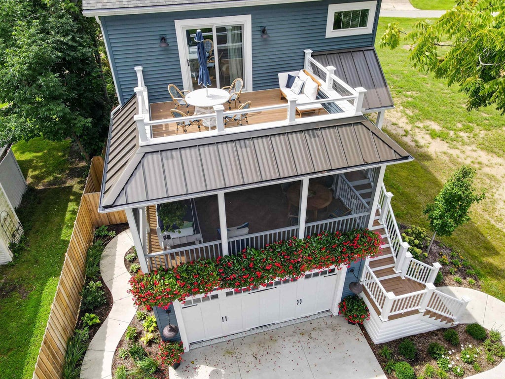 Photo of 6031 E Pickwick Road, Syracuse, IN 46567 (MLS # 202632221)