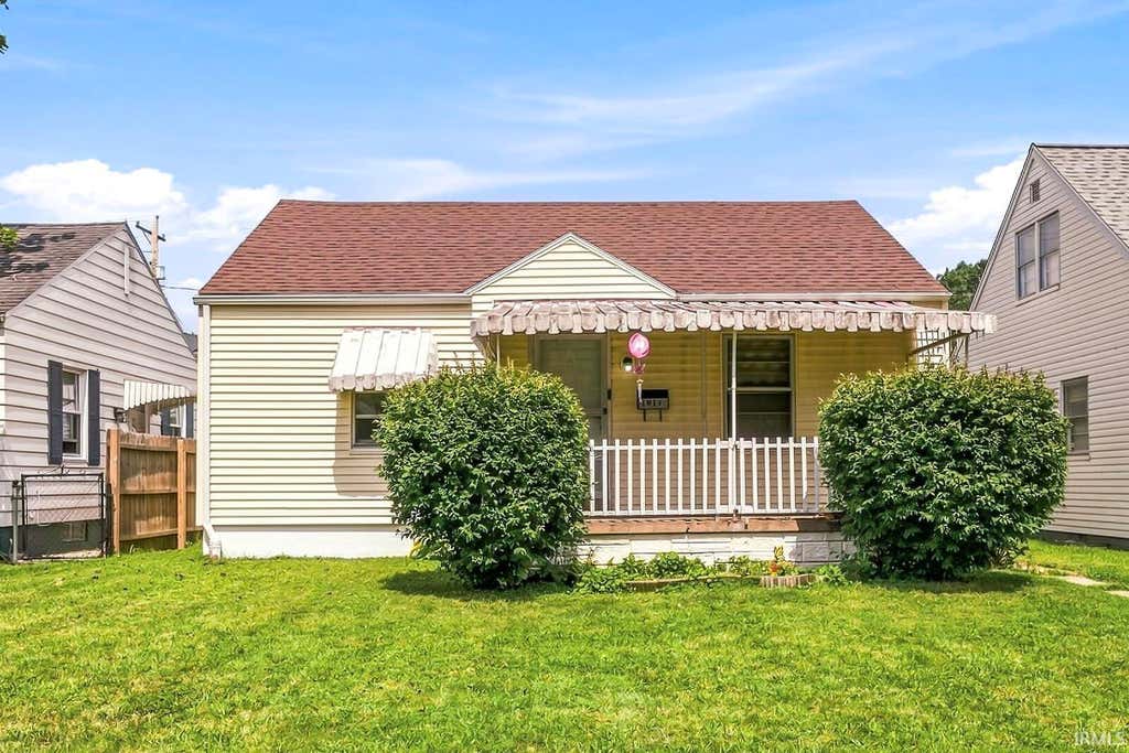 Photo of 1917 E Bowman Street, South Bend, IN 46613 (MLS # 202634868)