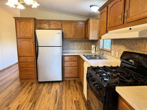 Tiny photo for 537 W 8th Street, Rochester, IN 46975 (MLS # 202541352)