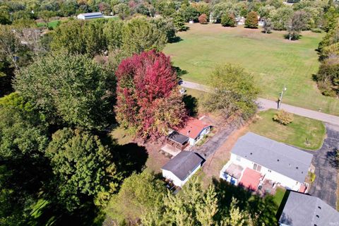 Tiny photo for 537 W 8th Street, Rochester, IN 46975 (MLS # 202541352)