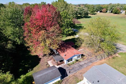 Tiny photo for 537 W 8th Street, Rochester, IN 46975 (MLS # 202541352)