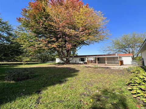 Tiny photo for 537 W 8th Street, Rochester, IN 46975 (MLS # 202541352)
