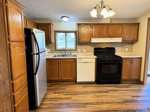 Tiny photo for 537 W 8th Street, Rochester, IN 46975 (MLS # 202541352)