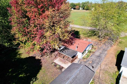 Tiny photo for 537 W 8th Street, Rochester, IN 46975 (MLS # 202541352)