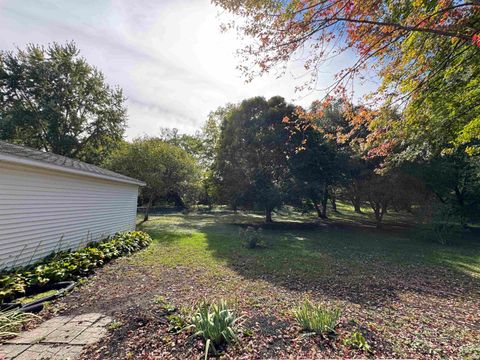 Tiny photo for 537 W 8th Street, Rochester, IN 46975 (MLS # 202541352)