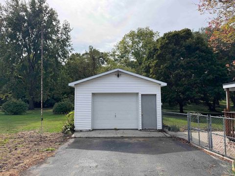 Tiny photo for 537 W 8th Street, Rochester, IN 46975 (MLS # 202541352)