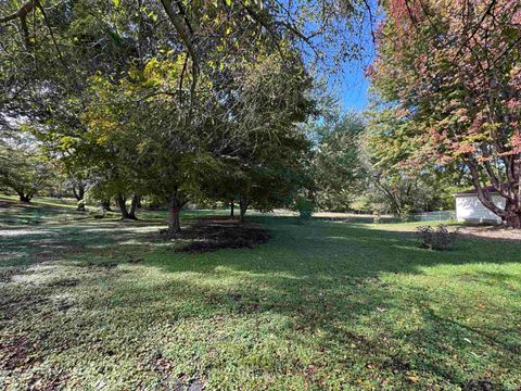Tiny photo for 537 W 8th Street, Rochester, IN 46975 (MLS # 202541352)