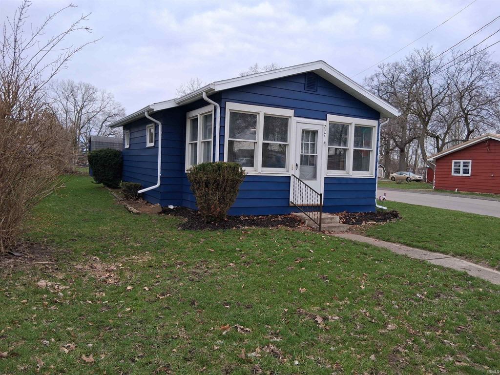 Photo of 717 N Park Street, Warsaw, IN 46580 (MLS # 202608488)