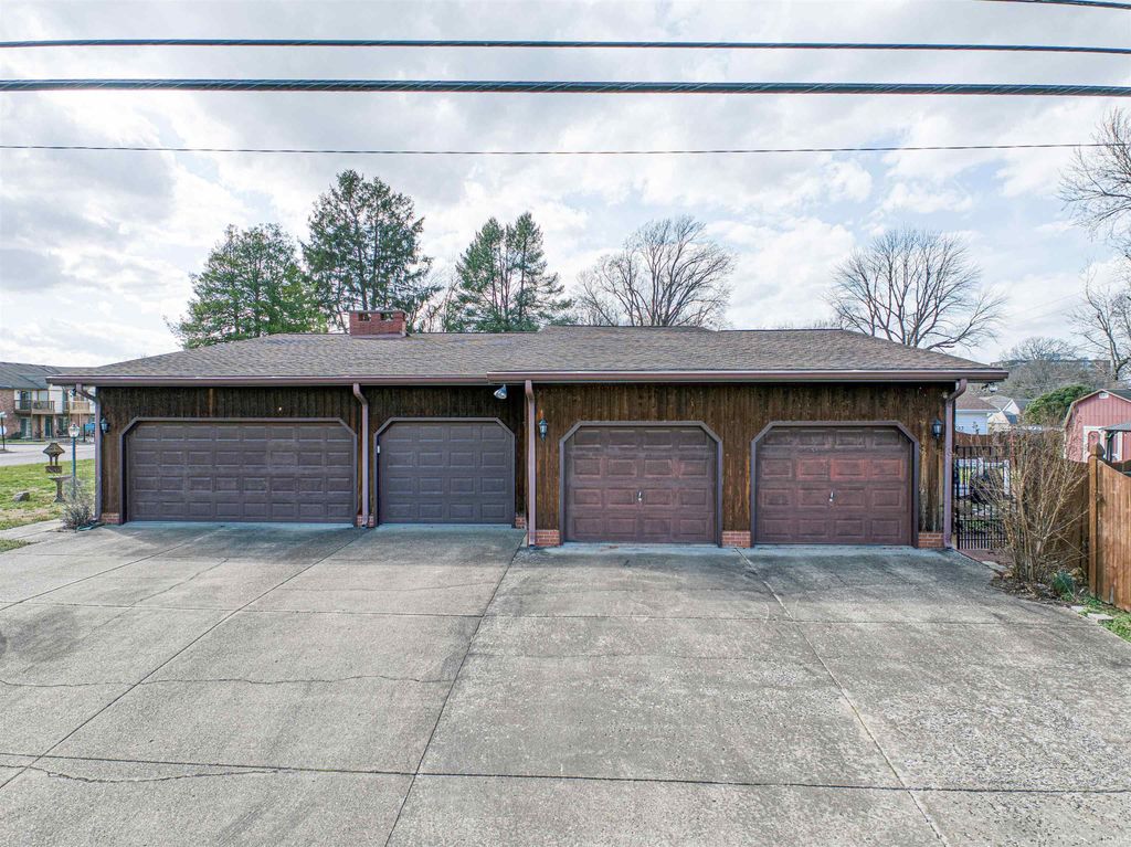 Photo of 5520 Monroe Avenue, Evansville, IN 47715 (MLS # 202607545)